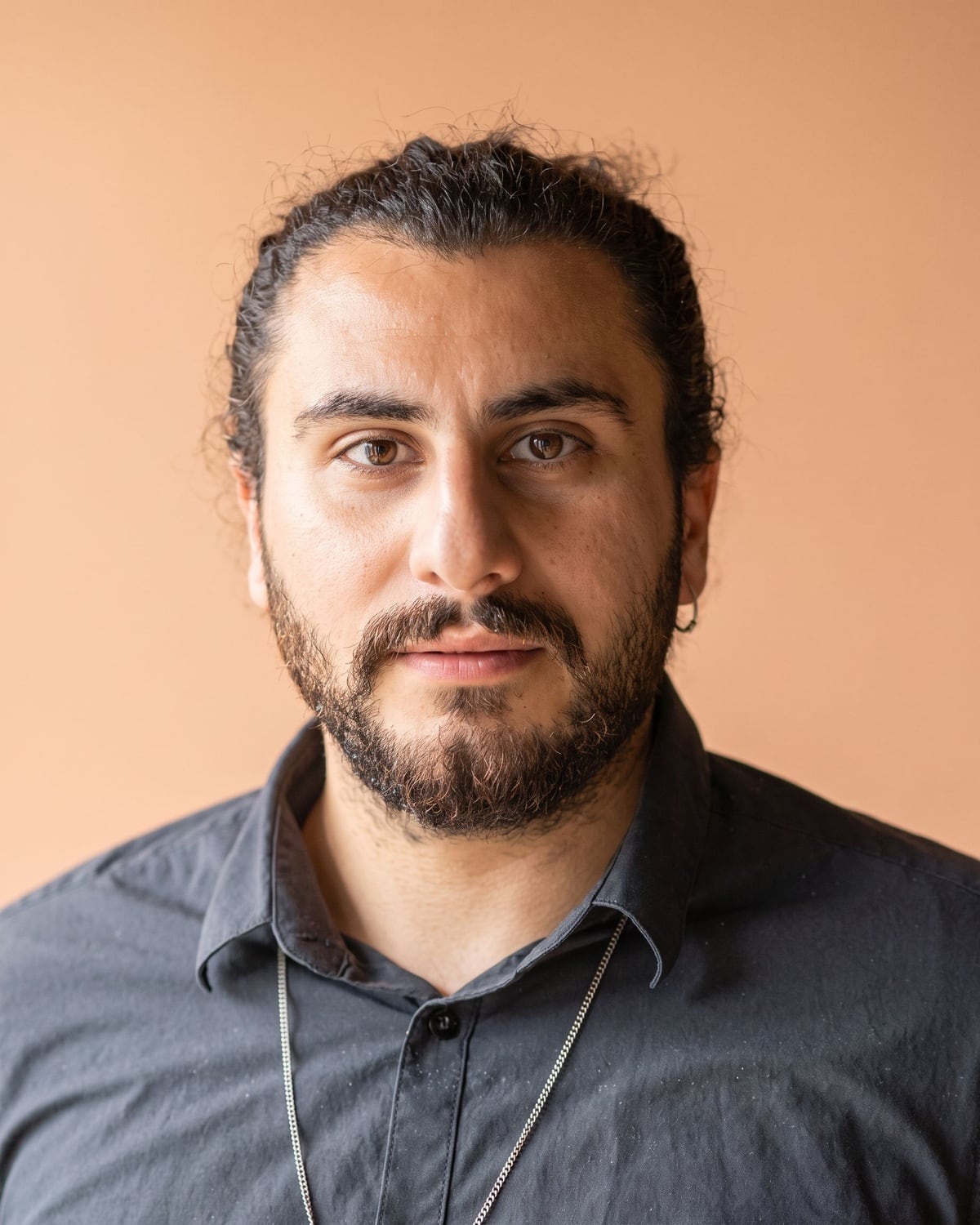 Portrait, KI-bearbeitet: Co-Founder, Strategie und Deals